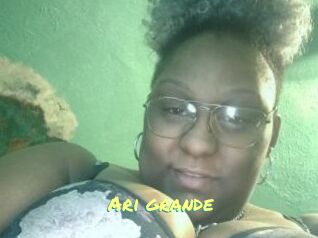 Ari_grande
